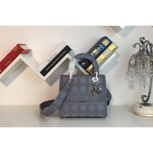 Dior M0565 Medium Bois De Blue Lady D-lite Embroidered Cannage Bag With Silver Hardware Dior M0565 Medium Bois De Blue Lady D-lite Embroidered Cannage Bag With Silver Hardware