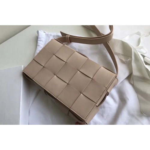 Bottega Veneta BV Cassette Crossbody bag In Light Pink Lambskin Leather Bottega Veneta BV Cassette Crossbody bag In Light Pink Lambskin Leather