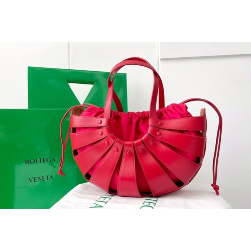 Bottega Veneta Shell Cut out shoulder bag in Tomato French Calf Bottega Veneta Shell Cut out shoulder bag in Tomato French Calf