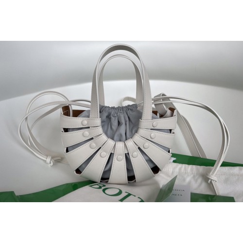 Bottega Veneta Shell Cut out shoulder bag in White French Calf Leather Bottega Veneta Shell Cut out shoulder bag in White French Calf Leather