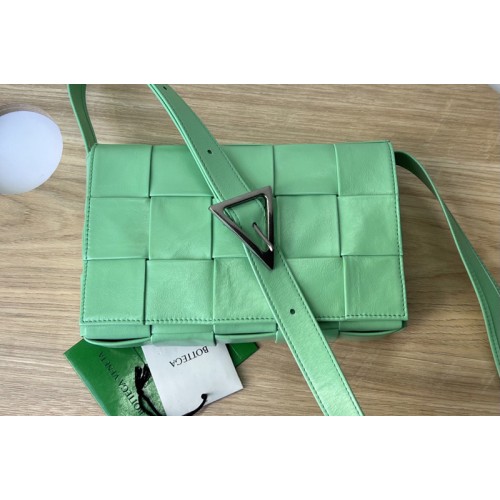 Bottega Veneta Cassette cross-body bag in Green Intreccio leather Bottega Veneta Cassette cross-body bag in Green Intreccio leather