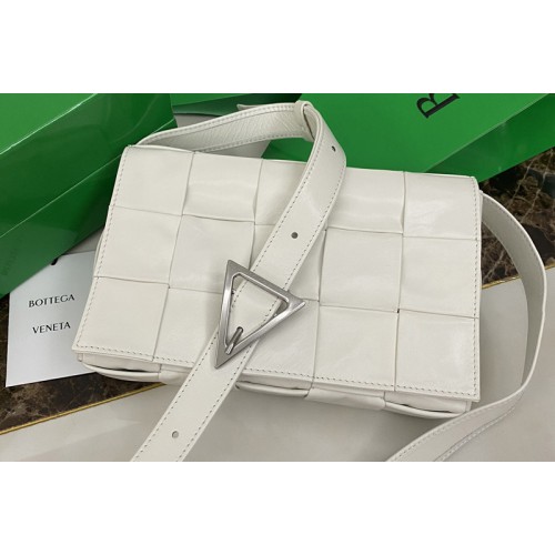 Bottega Veneta Cassette cross-body bag in White Intreccio leather Bottega Veneta Cassette cross-body bag in White Intreccio leather