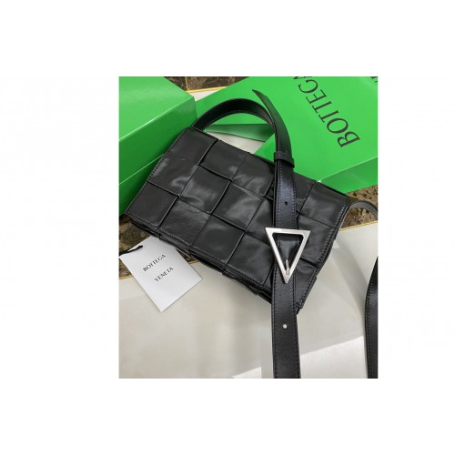 Bottega Veneta Cassette cross-body bag in Black Intreccio leather Bottega Veneta Cassette cross-body bag in Black Intreccio leather