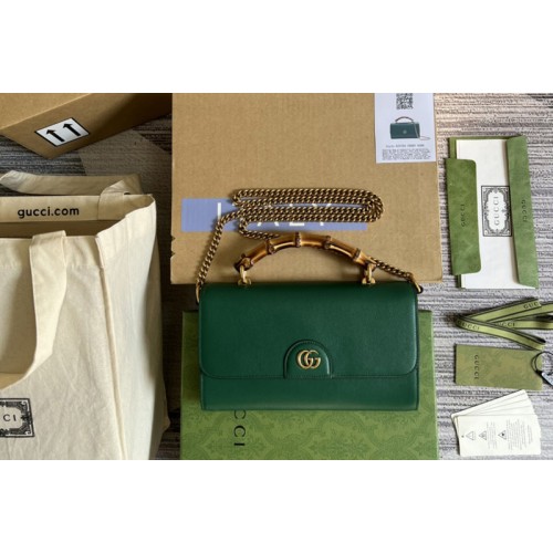 Gucci Diana mini shoulder bag in Green leather Gucci Diana mini shoulder bag in Green leather