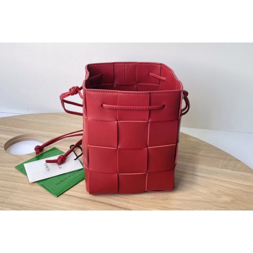 Bottega Veneta Cassette Small intreccio leather cross-body bucket bag in Red Leather Bottega Veneta Cassette Small intreccio leather cross-body bucket bag in Red Leather