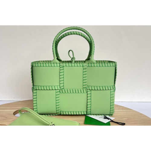 Bottega Veneta Small Arco intreccio leather tote bag in Green Leather Bottega Veneta Small Arco intreccio leather tote bag in Green Leather