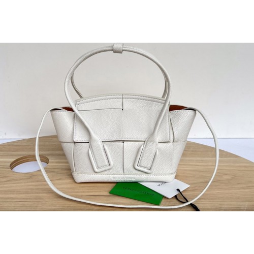 Bottega Veneta BV Arco 29 Mini intreccio slouchy leather bag in White Leather Bottega Veneta BV Arco 29 Mini intreccio slouchy leather bag in White Leather