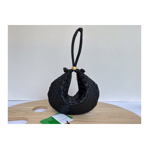 Bottega Veneta Turn Medium intrecciato leather pouch with adjustable strap in Black Leather Bottega Veneta Turn Medium intrecciato leather pouch with adjustable strap in Black Leather