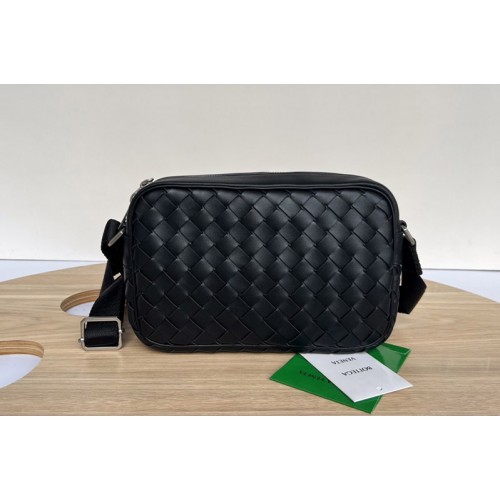 Bottega Veneta Classic Intrecciato leather cross-body bag in Black Intrecciato leather Bottega Veneta Classic Intrecciato leather cross-body bag in Black Intrecciato leather