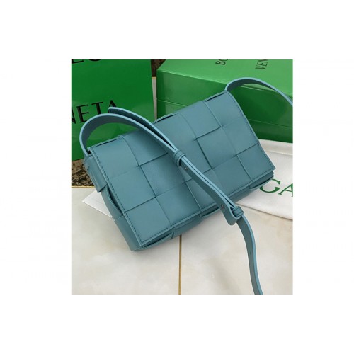 Bottega Veneta Cassette cross-body bag in Mallard double-face maxi weave Bottega Veneta Cassette cross-body bag in Mallard double-face maxi weave