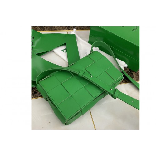 Bottega Veneta Cassette cross-body bag in Green double-face maxi weave Bottega Veneta Cassette cross-body bag in Green double-face maxi weave