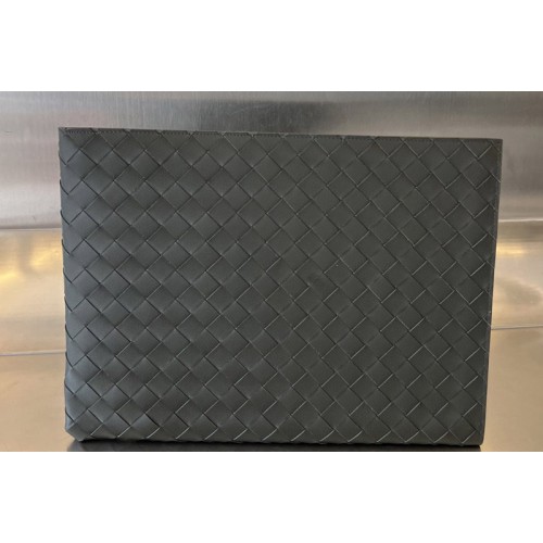 Bottega Veneta Intrecciato Half Zip Pouch bag in Dark Green Mud Caramel Leather Bottega Veneta Intrecciato Half Zip Pouch bag in Dark Green Mud Caramel Leather
