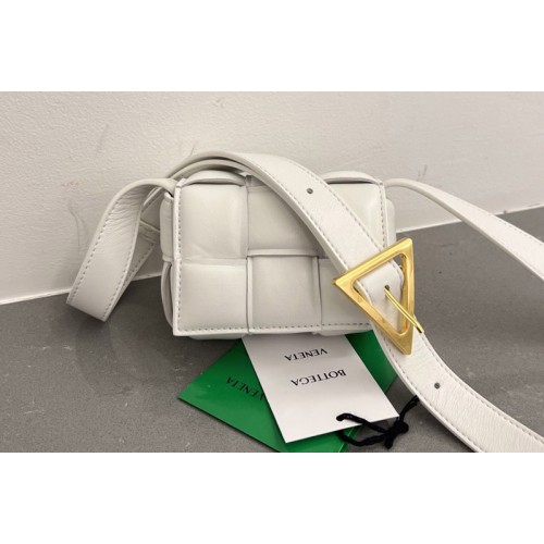 Bottega Veneta Candy Padded Cassette Bag in White padded intreccio leather Bottega Veneta Candy Padded Cassette Bag in White padded intreccio leather