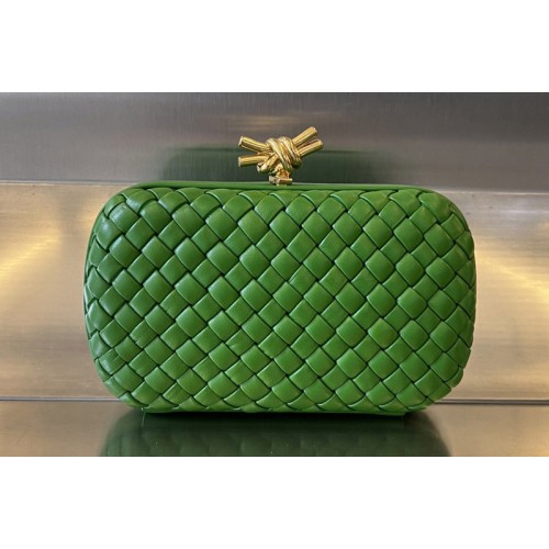 Bottega Veneta Knot Clutch Bag in Green Leather Bottega Veneta Knot Clutch Bag in Green Leather