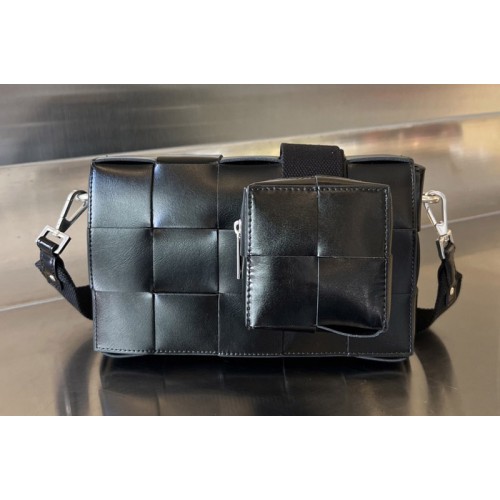 Bottega Veneta Cassette With Versatile Strap Bag in Black Leather Bottega Veneta Cassette With Versatile Strap Bag in Black Leather