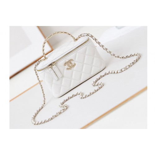 Chanel AP3768 Clutch on Chain bag in White Lambskin Chanel AP3768 Clutch on Chain bag in White Lambskin