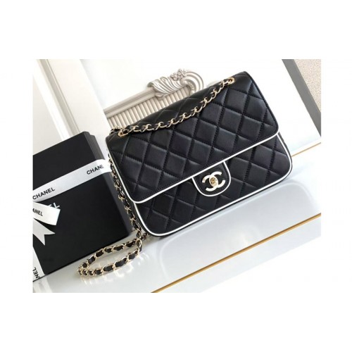 Chanel Flap Bag in Black Leather Chanel Flap Bag in Black Leather