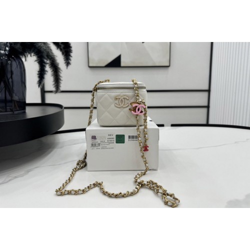 Chanel A96080 Clutch With Chain in White Leather Chanel A96080 Clutch With Chain in White Leather