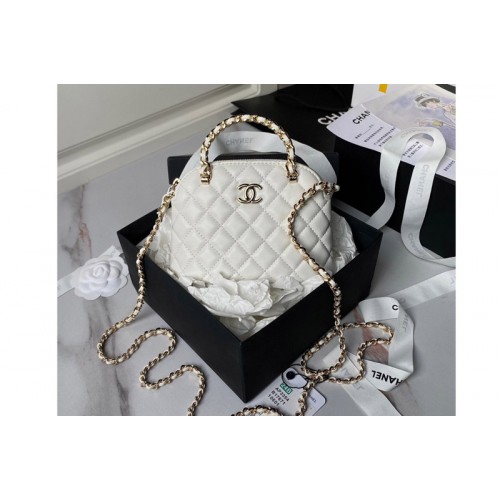 Chanel AP3354 Clutch With Chain in White Leather Chanel AP3354 Clutch With Chain in White Leather