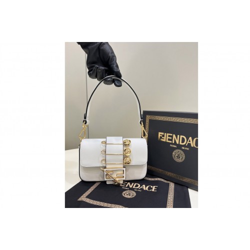 Fendi x Versace 8BS066 Mini Brooch Baguette bag in White Leather Fendi x Versace 8BS066 Mini Brooch Baguette bag in White Leather