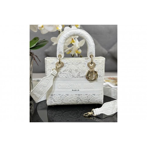 Dior M0565 Medium Lady D-Lite bag in White D-Lace Embroidery with 3D Macrame Effect Dior M0565 Medium Lady D-Lite bag in White D-Lace Embroidery with 3D Macrame Effect