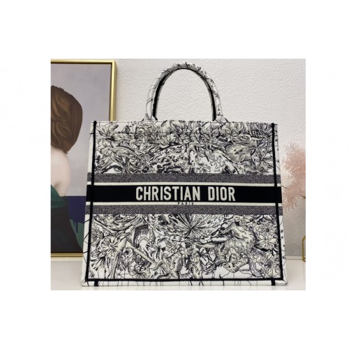Christian Dior M1286 Dior book tote Bag in White Toile de Jouy Reverse Embroidery Christian Dior M1286 Dior book tote Bag in White Toile de Jouy Reverse Embroidery