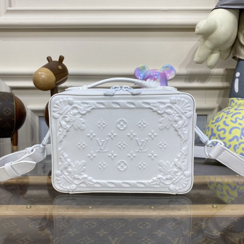 Louis Vuitton M21833 Handle Soft Trunk bag in White Calf leather Louis Vuitton M21833 Handle Soft Trunk bag in White Calf leather