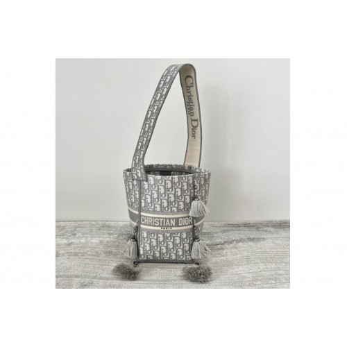 Christian Dior M1276 D-Bubble bucket bag in Grey Dior Oblique Jacquard Christian Dior M1276 D-Bubble bucket bag in Grey Dior Oblique Jacquard