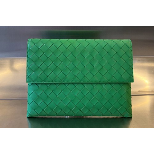 Bottega Veneta Flap Pouch in Green intrecciato leather Bottega Veneta Flap Pouch in Green intrecciato leather