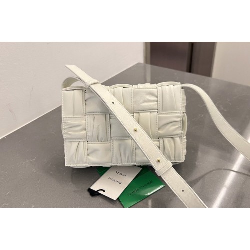 Bottega Veneta Cassette Bag in White Intreccio leather Bottega Veneta Cassette Bag in White Intreccio leather