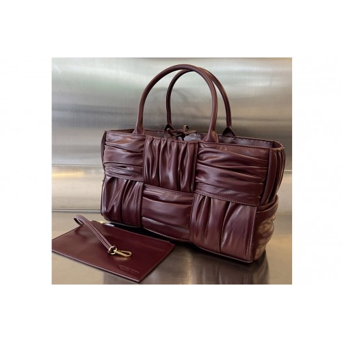 Bottega Veneta Small Arco Tote Bag in Burgundy foulard intreccio leather Bottega Veneta Small Arco Tote Bag in Burgundy foulard intreccio leather