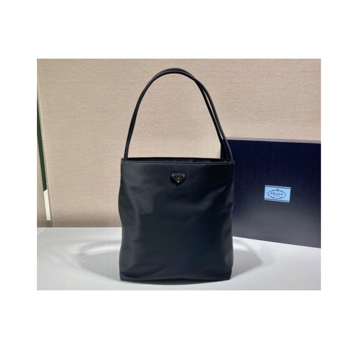 Prada B6242 Large Tote Nylon Bag in Black Nylon Prada B6242 Large Tote Nylon Bag in Black Nylon